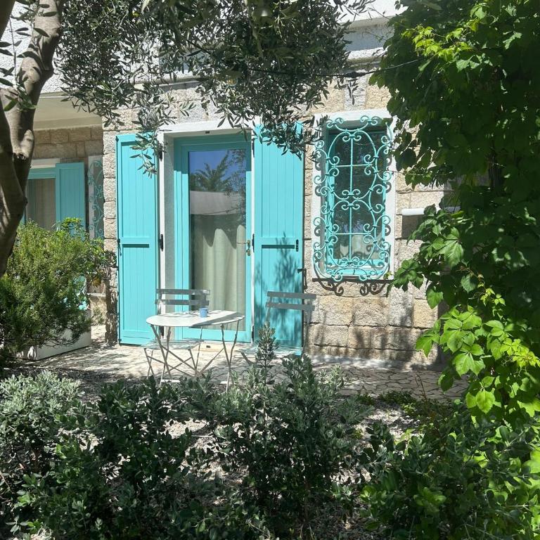 Villa Tre Mari - Camera Matrimoniale con Vista Giardino - 2