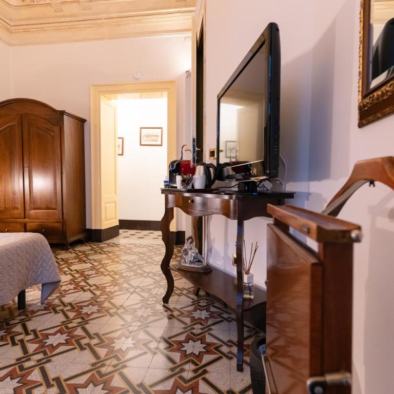 Vera Rooms - Standard Queen Room - 4