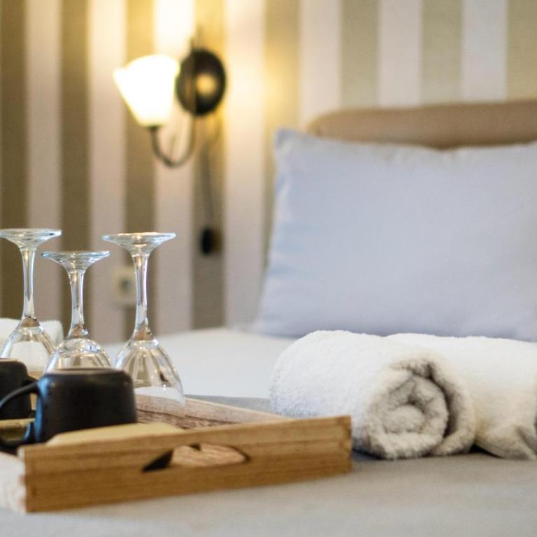 Central Hotel & Restaurant - Dvokrevetna Soba sa Bračnim Krevetom - 16