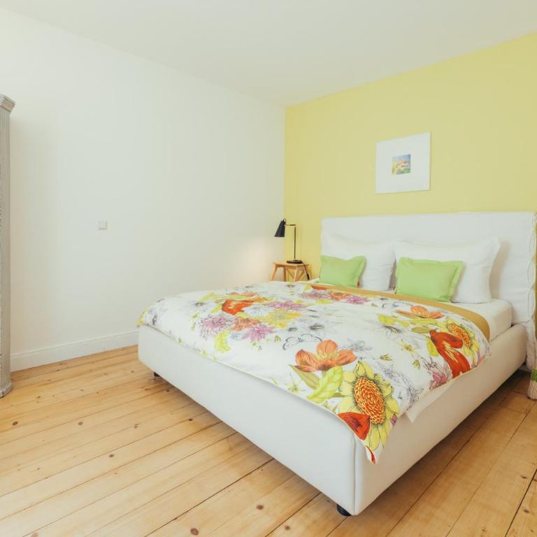 Feriendomizil "Zum Grauen Wolf" - Exklusive Ferienwohnungen im Herzen der Insel Lindau - Two-Bedroom Apartment - 4