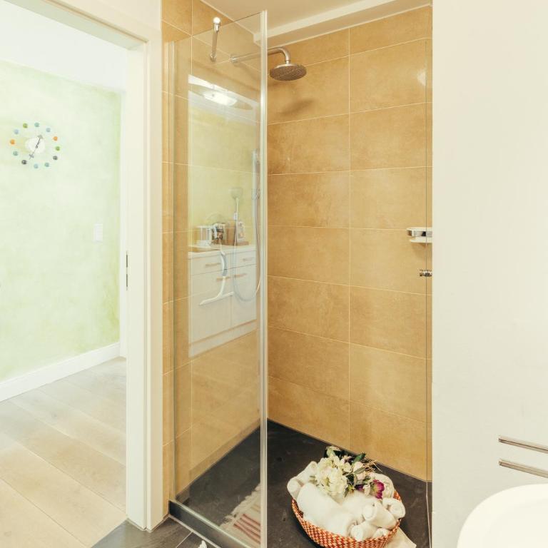 Feriendomizil "Zum Grauen Wolf" - Exklusive Ferienwohnungen im Herzen der Insel Lindau - Two-Bedroom Apartment - 8