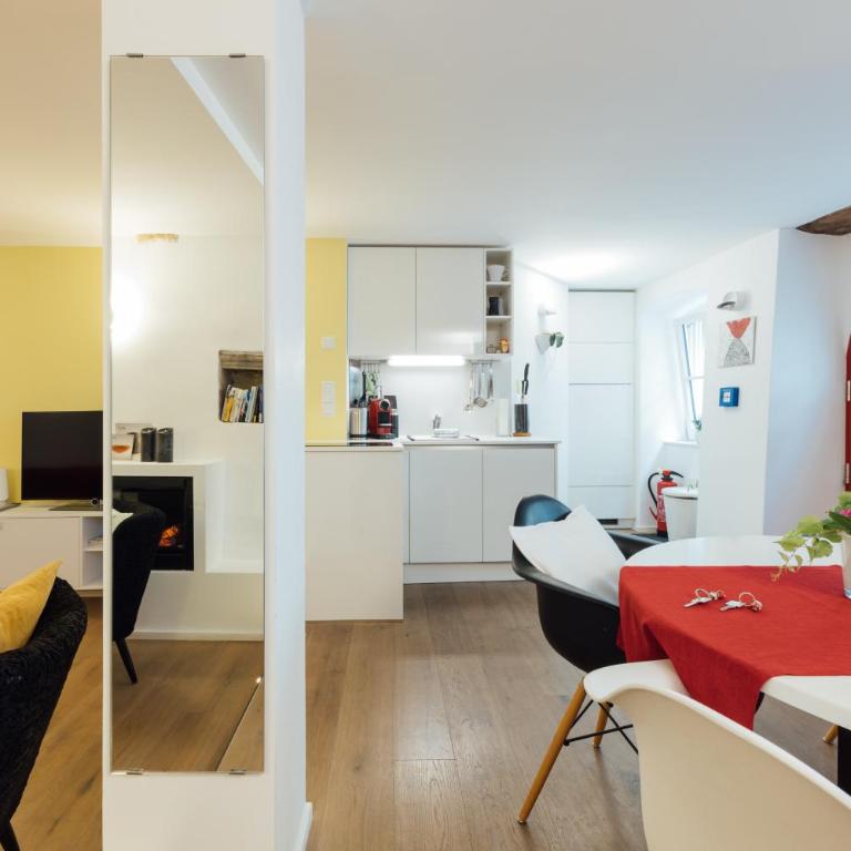 Feriendomizil "Zum Grauen Wolf" - Exklusive Ferienwohnungen im Herzen der Insel Lindau - Two-Bedroom Apartment - 10