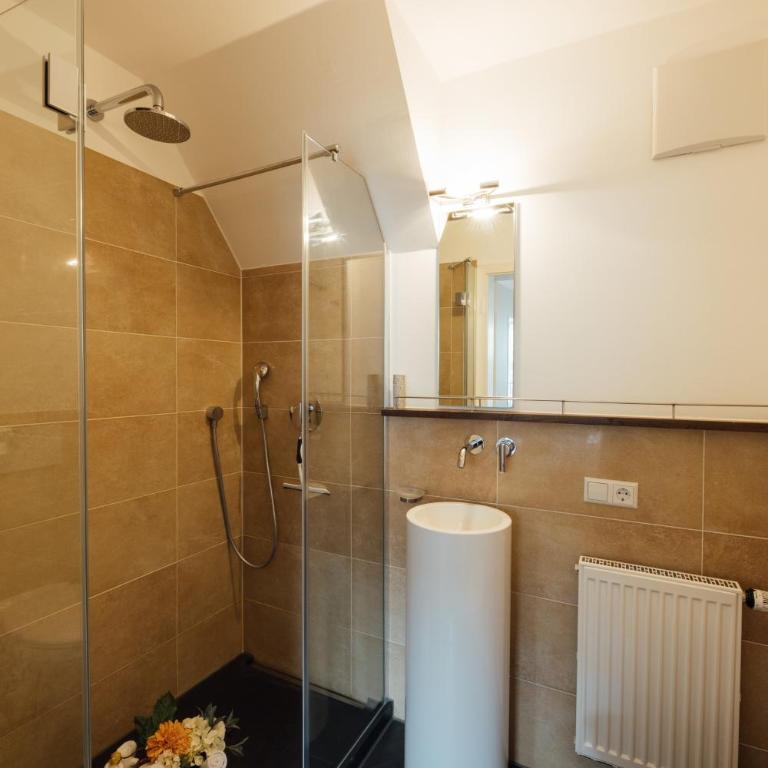Feriendomizil "Zum Grauen Wolf" - Exklusive Ferienwohnungen im Herzen der Insel Lindau - Apartment with Balcony - 9