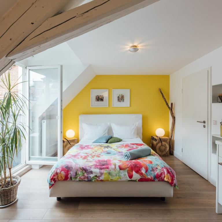 Feriendomizil "Zum Grauen Wolf" - Exklusive Ferienwohnungen im Herzen der Insel Lindau - Apartment with Balcony - 10