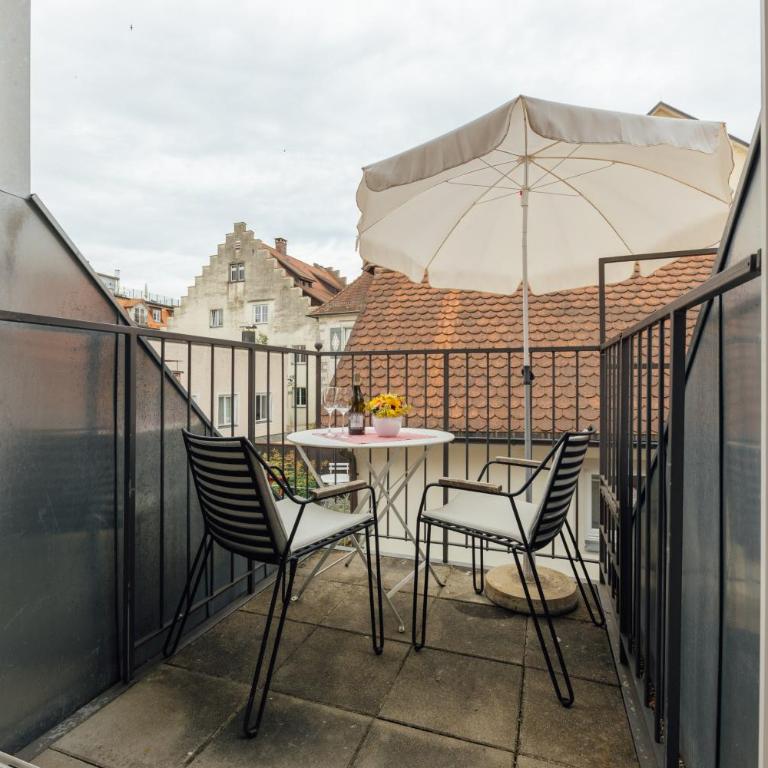 Feriendomizil "Zum Grauen Wolf" - Exklusive Ferienwohnungen im Herzen der Insel Lindau - Apartment with Balcony - 11