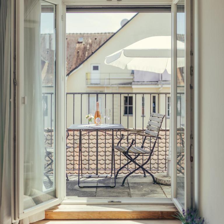 Feriendomizil "Zum Grauen Wolf" - Exklusive Ferienwohnungen im Herzen der Insel Lindau - One-Bedroom Loft Apartment with Balcony - 13