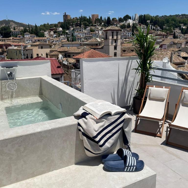 Navas 402 Ático & Pool Alhambra views - Three-Bedroom Apartment with View - 3