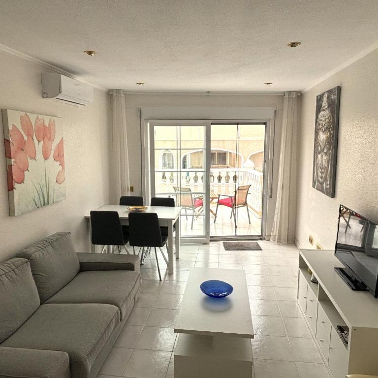 Penthouse met 2 slaapkamers bij het strand in Torrevieja - Two-Bedroom Apartment - 1