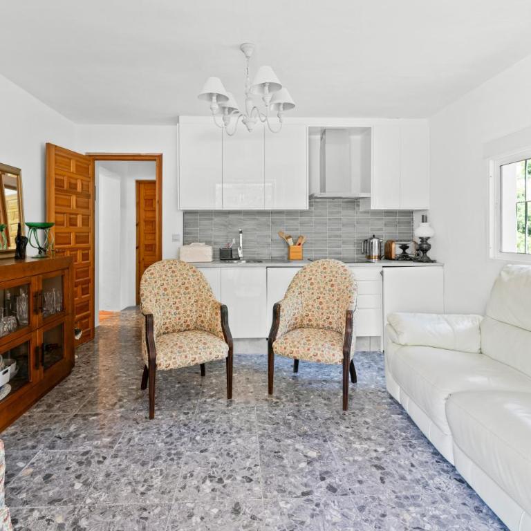 Casa de las Risas B&B - Deluxe Two-Bedroom Apartment with Garden View - 4