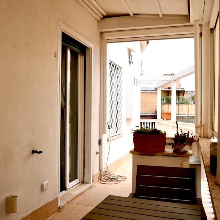 Entire Flat at Last floor in Piazza Bologna - Appartamento con 2 Camere da Letto - 53
