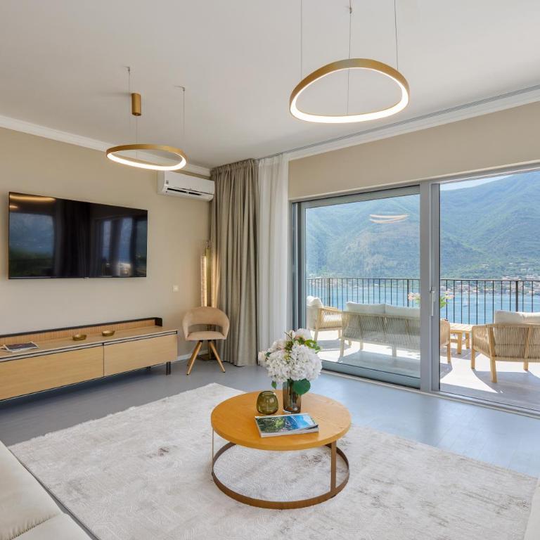 Sea Breeze Residence - Three-Bedroom Apartment with Sea View - 7