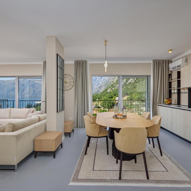Sea Breeze Residence - Three-Bedroom Apartment with Sea View - 9