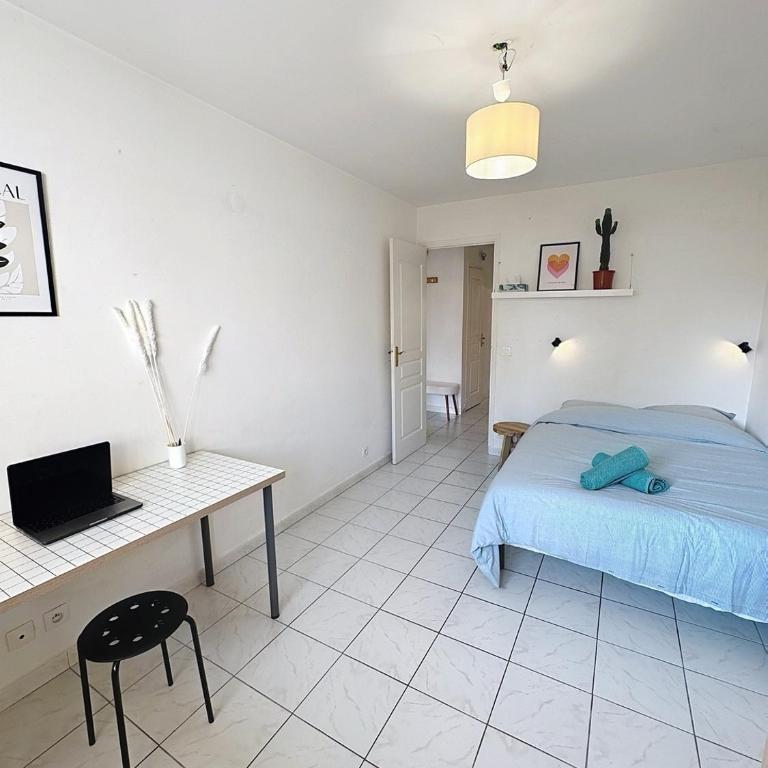 3P terrace, with air conditioning beach and center within walking distance - Two-Bedroom Apartment - 6