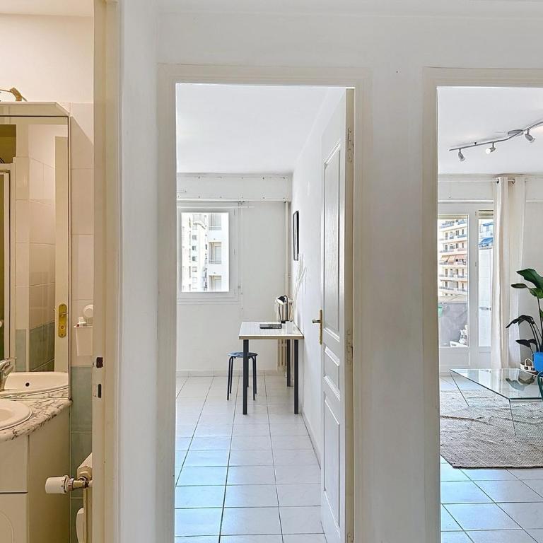 3P terrace, with air conditioning beach and center within walking distance - Two-Bedroom Apartment - 9