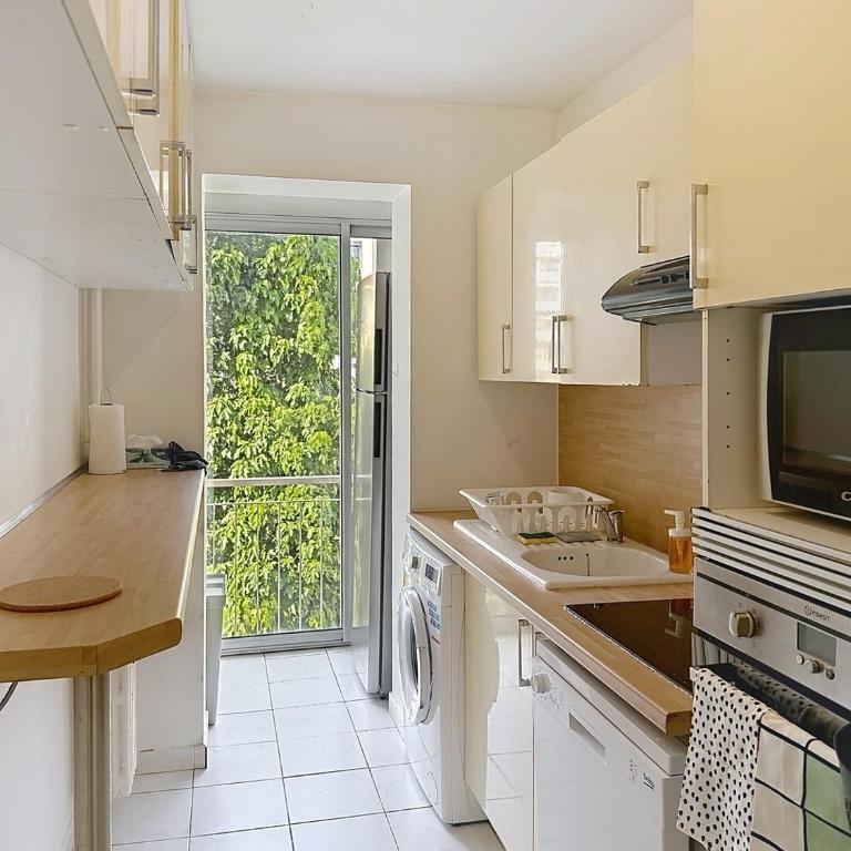 3P terrace, with air conditioning beach and center within walking distance - Two-Bedroom Apartment - 7