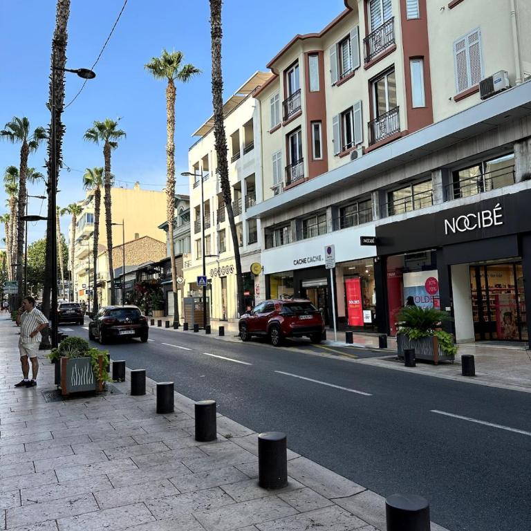 3P terrace, with air conditioning beach and center within walking distance - Two-Bedroom Apartment - 17