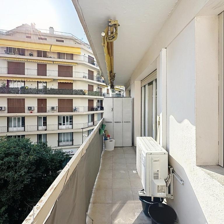 3P terrace, with air conditioning beach and center within walking distance - Two-Bedroom Apartment - 16