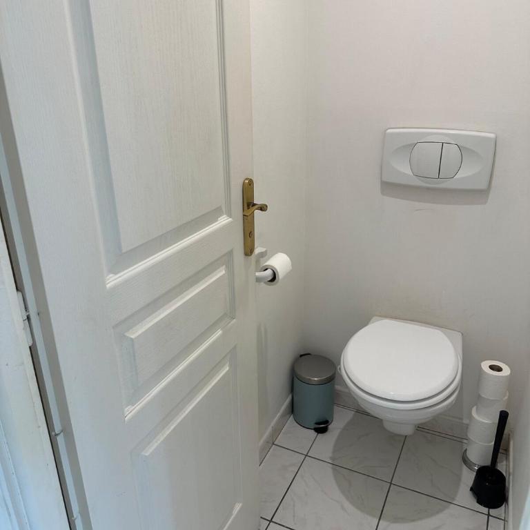 3P terrace, with air conditioning beach and center within walking distance - Two-Bedroom Apartment - 13