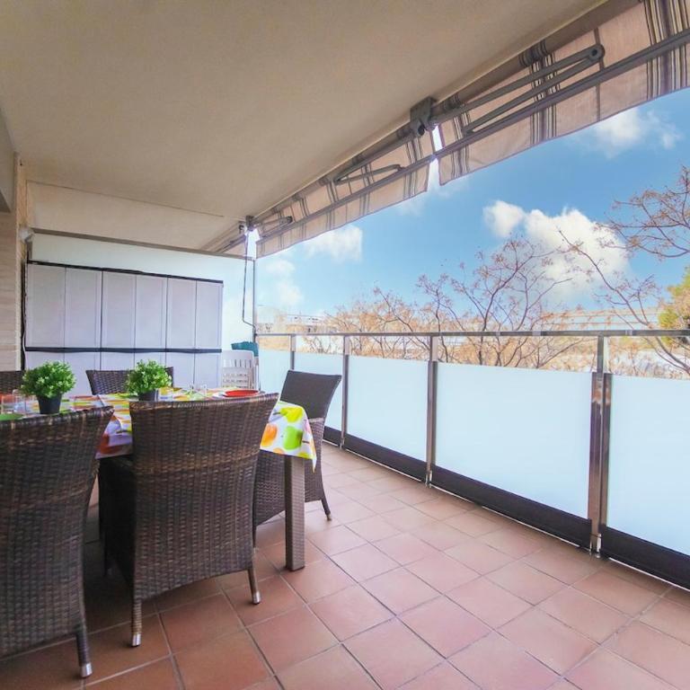 Apartamentos MariaCastillo Salou - Apartamento de 3 dormitorios con balcón - 2