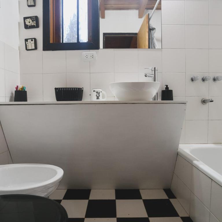 Refugio de bosque con jacuzzi en terraza y vista panorámica al lago - Casa de 2 dormitorios - 39