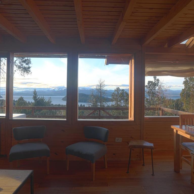Refugio de bosque con jacuzzi en terraza y vista panorámica al lago - Casa de 2 dormitorios - 31