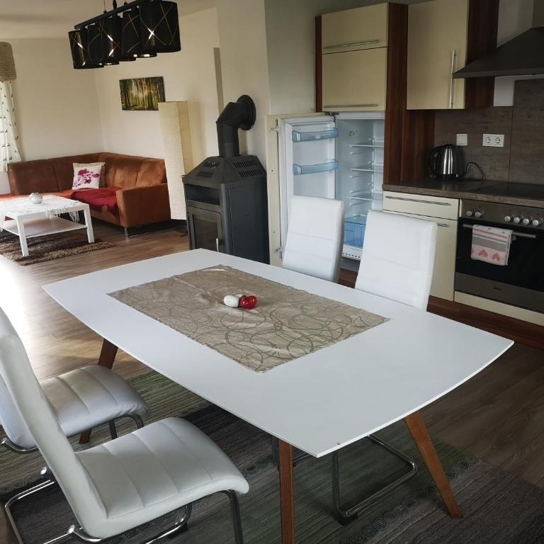 KUNTERBUNT am Wallersee - Two-Bedroom Apartment - 3