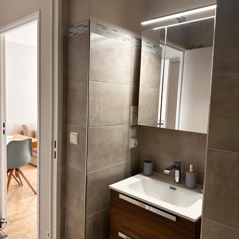 2p - vue mer et montagne - Monaco - Appartement 2 Chambres - 19