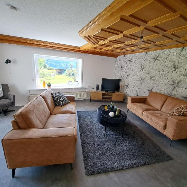 atHOME Appartements - Apartment mit 3 Schlafzimmern und Bergblick - 1