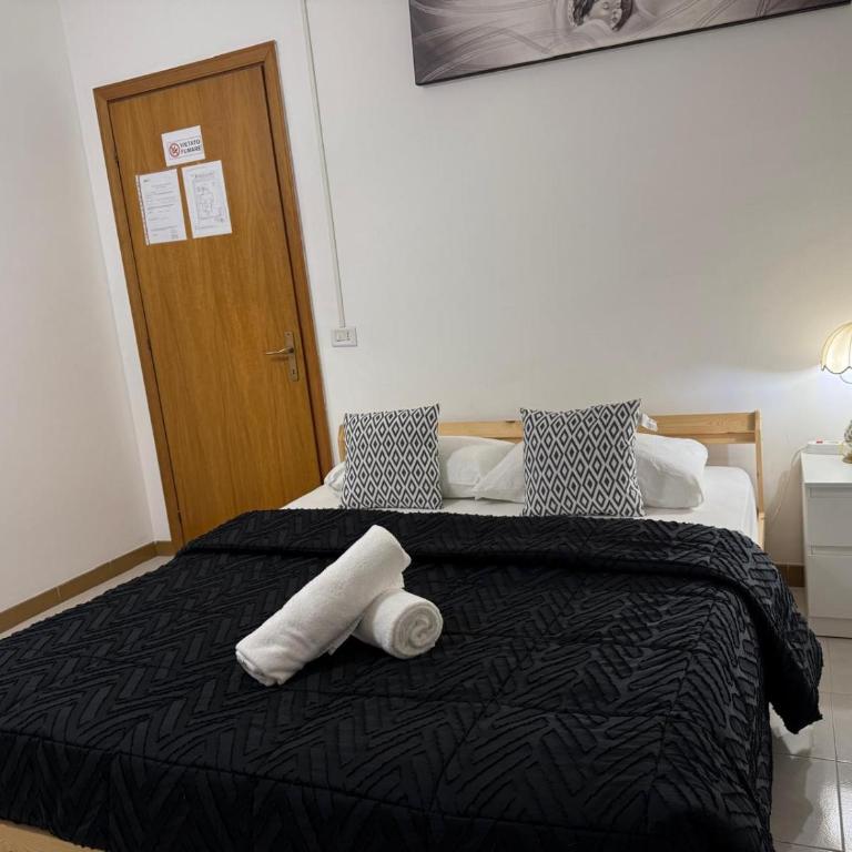 RAHIMA GUEST HOUSe 2 - Camera Matrimoniale con Bagno in Comune - 4