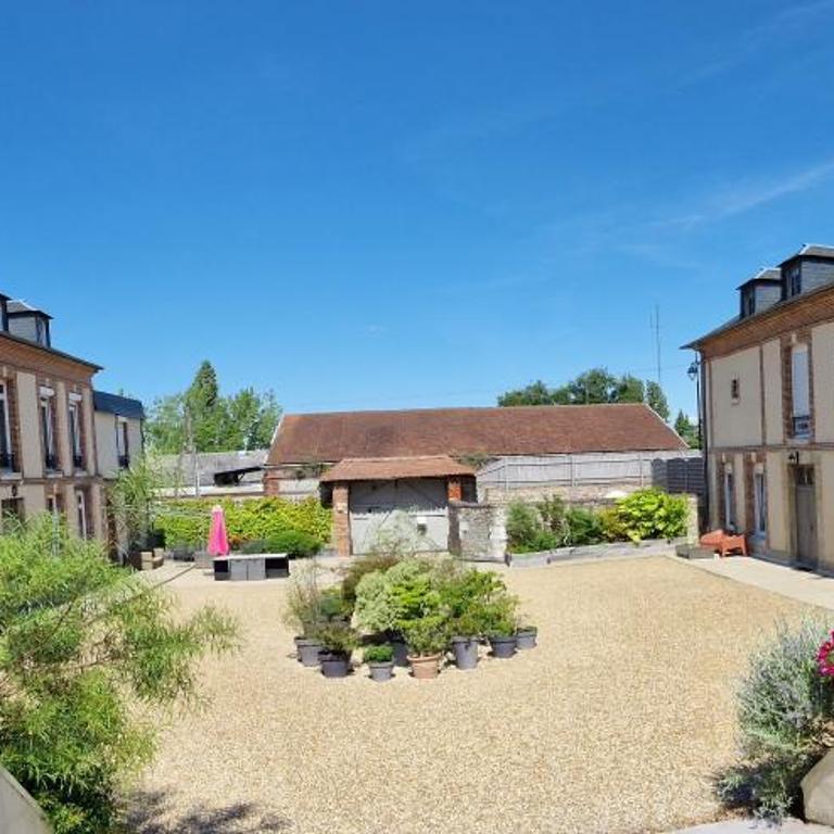 La cour - Appartement - Rez-de-Chaussée - 11