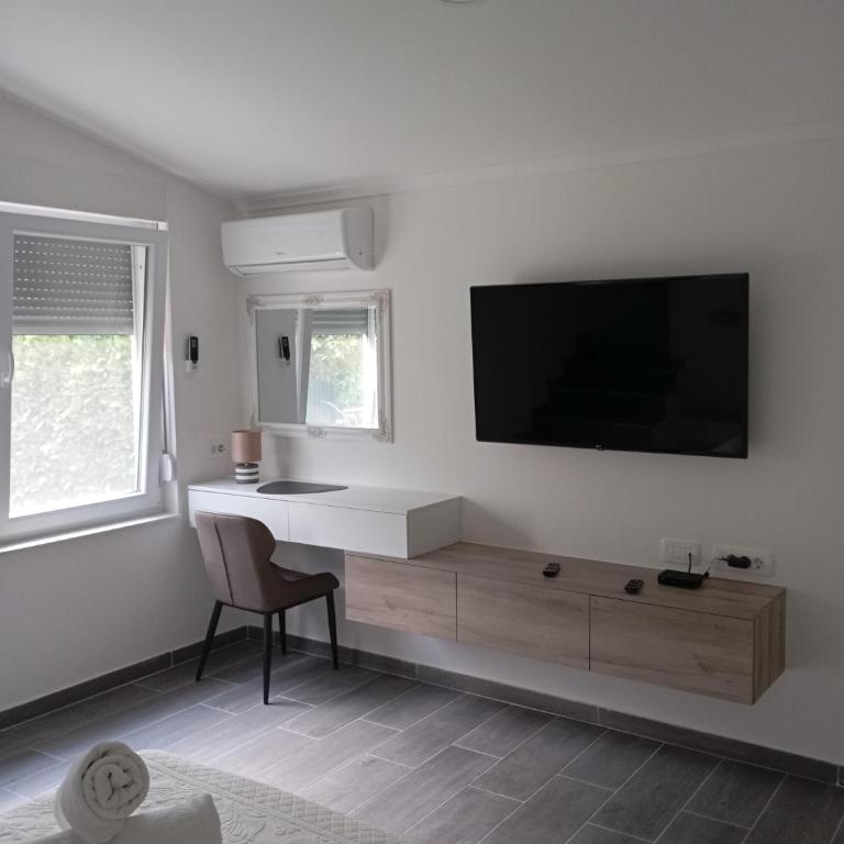 Villa Mirna - Two-Bedroom House - 25