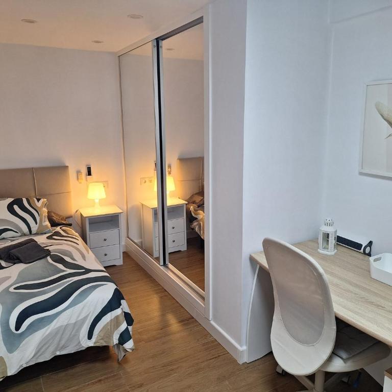 Castel Málaga Home - Three-Bedroom Apartment - 7