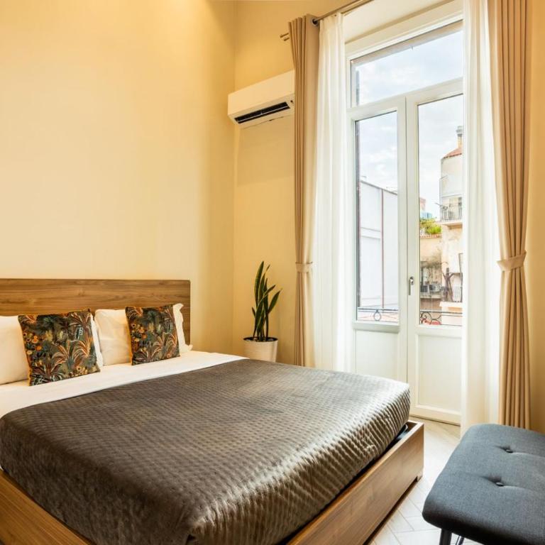 Garzia Rooms - Dimora Storica - Queen Room with Balcony and Street View - 1