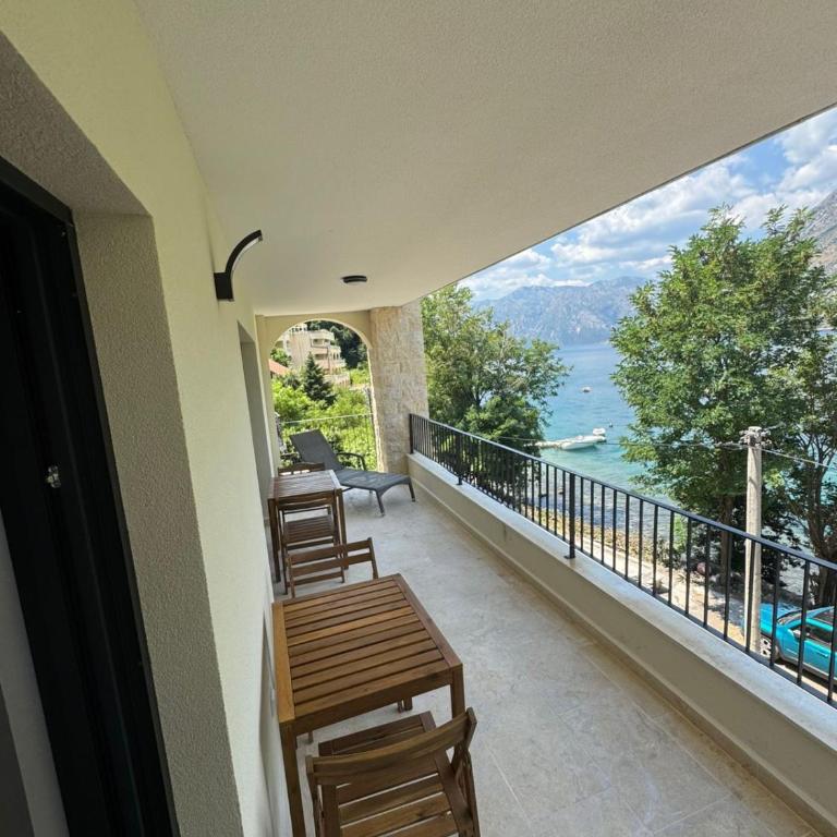 Beachfront Vila Trinity, private beach included - Three-Bedroom Apartment with Sea View - 9