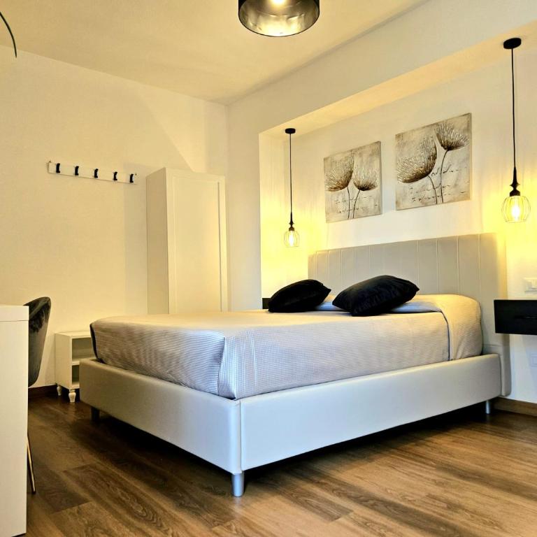 N'Est - Camere di design in centro storico a Orosei - Deluxe Doppelzimmer mit Balkon - 1