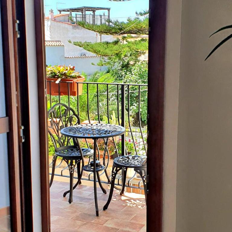 N'Est - Camere di design in centro storico a Orosei - Deluxe Doppelzimmer mit Balkon - 19