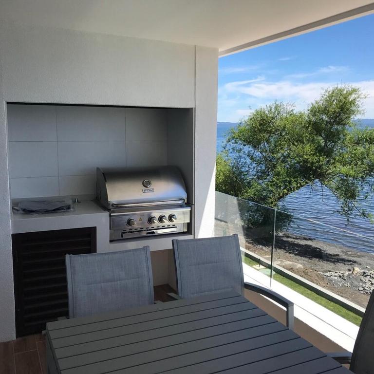 Departamento en Pucón Orilla Lago - Three-Bedroom Apartment - 8