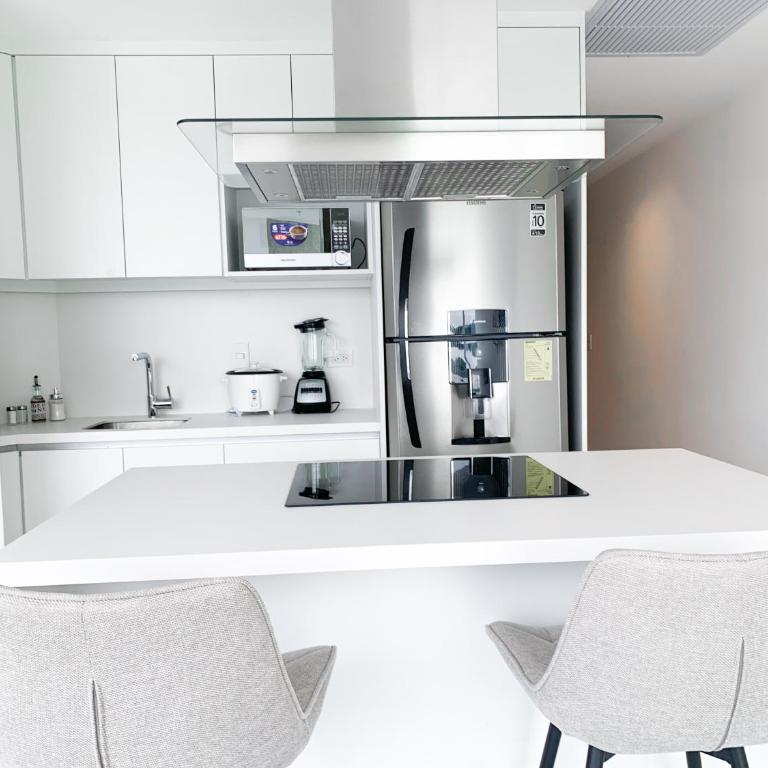 NEW! Suite,Piscina de lujo, GYM, WiFi, Tv en Guayaquil zona ejecutiva - Suite with Mountain View - 12