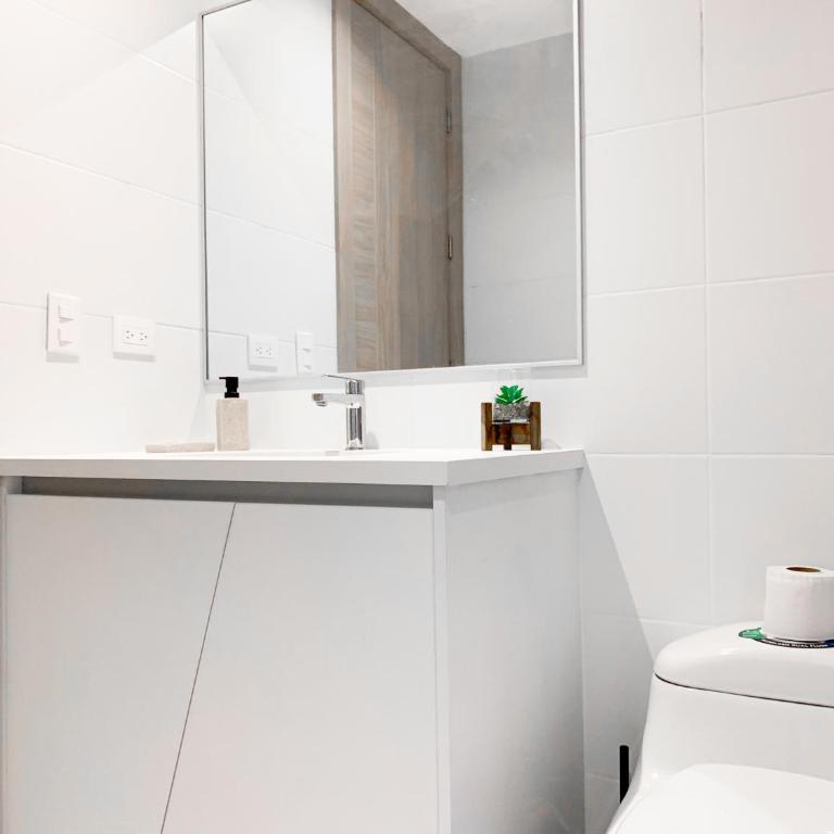 NEW! Suite,Piscina de lujo, GYM, WiFi, Tv en Guayaquil zona ejecutiva - Suite with Mountain View - 8