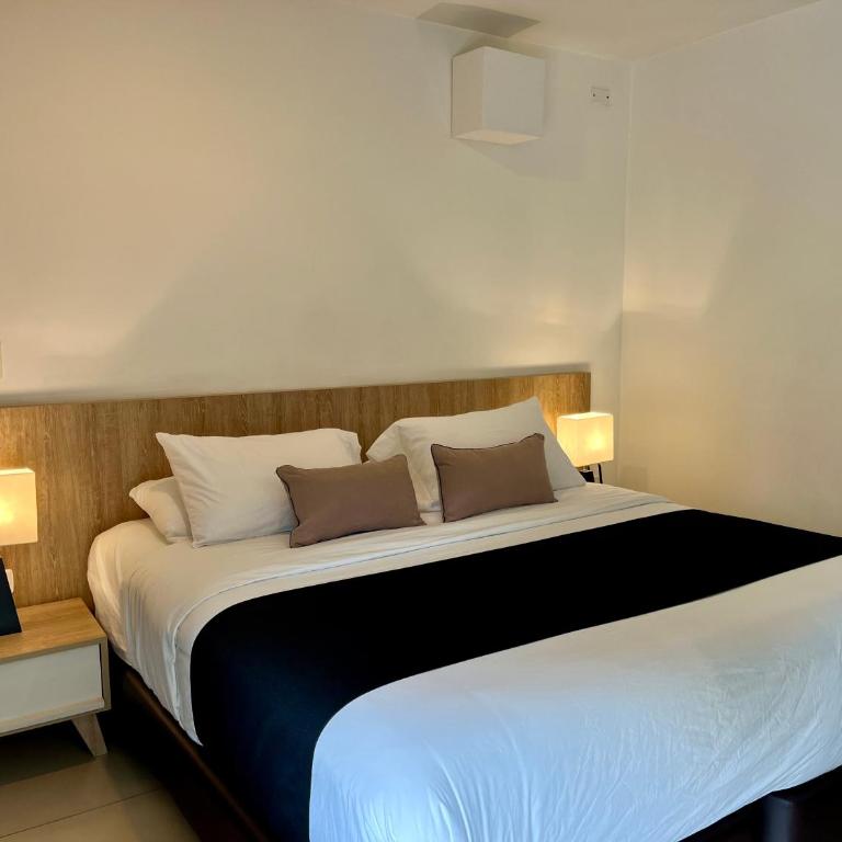 Hotel Rioverde cerca al aeropuerto - Habitación con cama extragrande. - 3