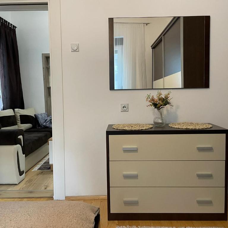 Cozy Townhouse Niš - Two-Bedroom Apartment - 20