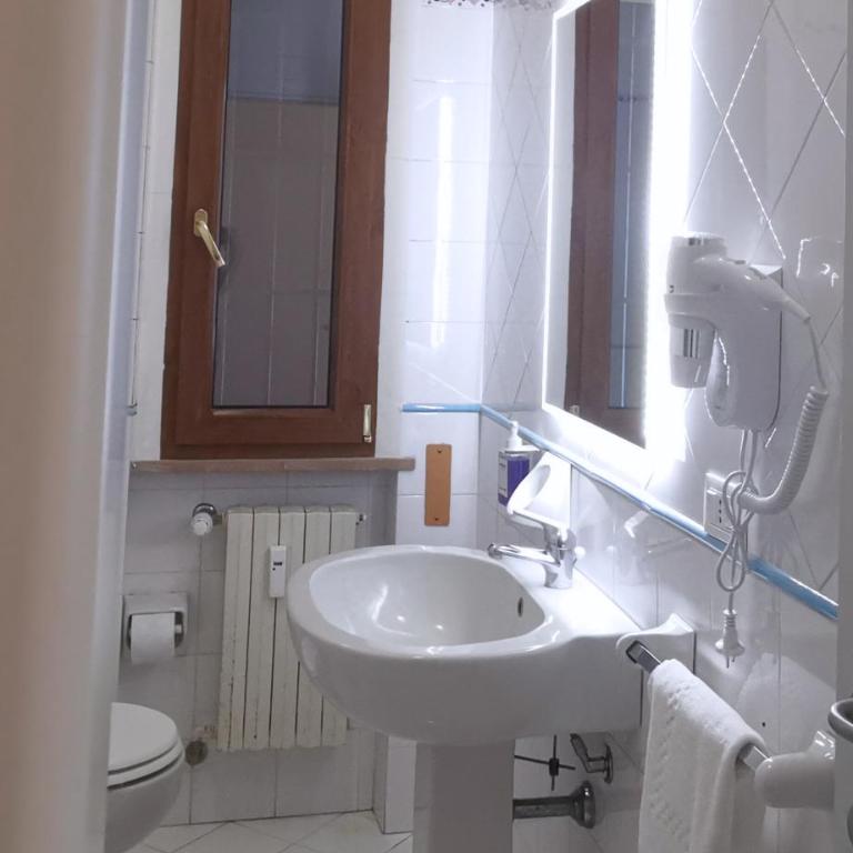 GuestHouse dei Fiori - Hituscany - Double Room with Private External Bathroom - 3