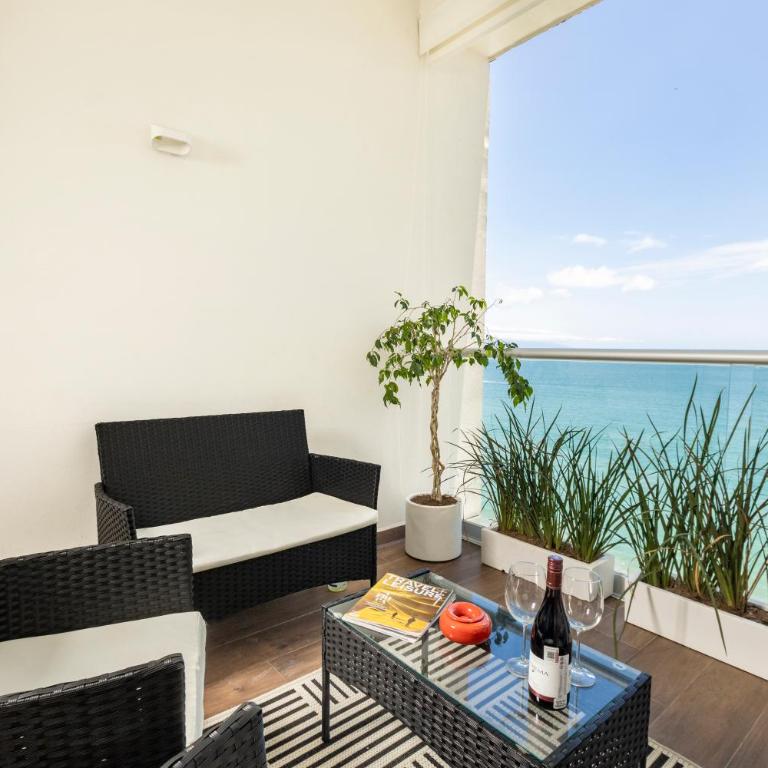 Ocean View Beach Front Condo in the Center of Town - One-Bedroom Apartment - 11