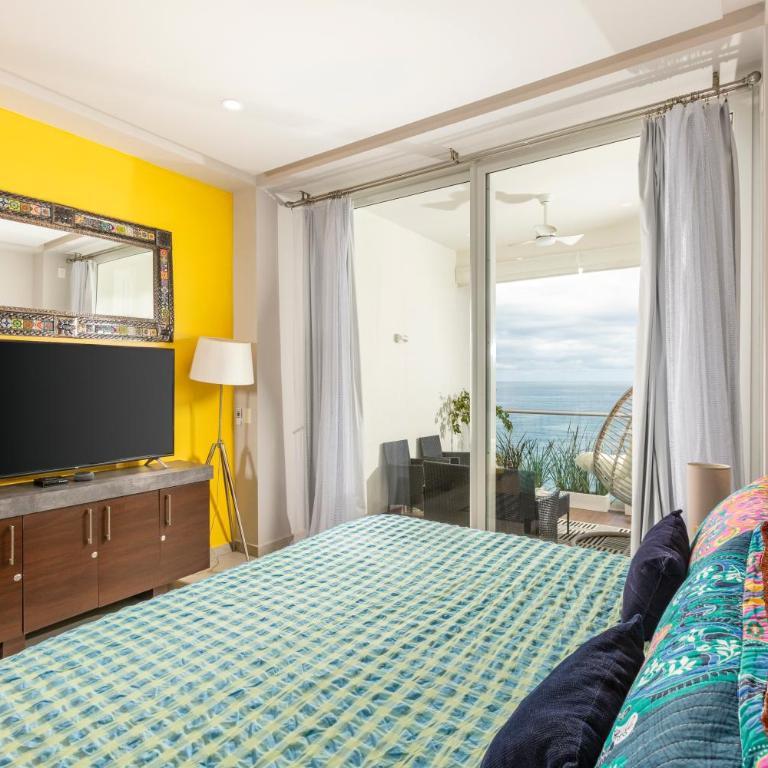 Ocean View Beach Front Condo in the Center of Town - One-Bedroom Apartment - 18