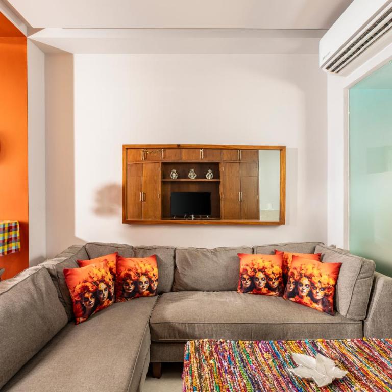 Ocean View Beach Front Condo in the Center of Town - One-Bedroom Apartment - 24