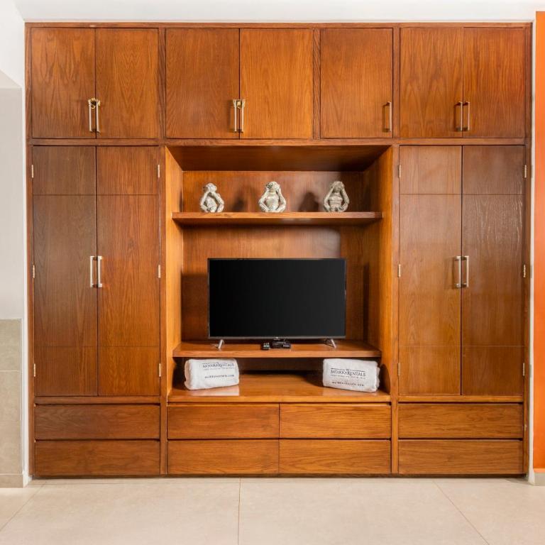 Ocean View Beach Front Condo in the Center of Town - One-Bedroom Apartment - 25