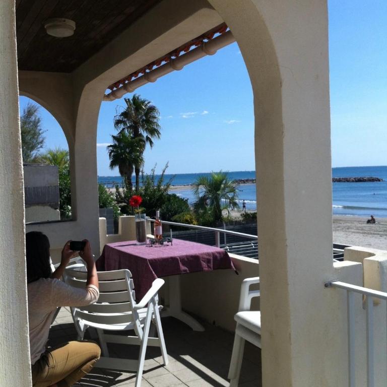 CARNON PLAGE évasion en bord de mer les pieds dans le sable accès privé et direct à la plage Logement T4 pour 6 pers Terrasse vue mer Parking privé gratuit Accueil personnalisé - Appartement 3 Chambres - Vue sur Mer - 5