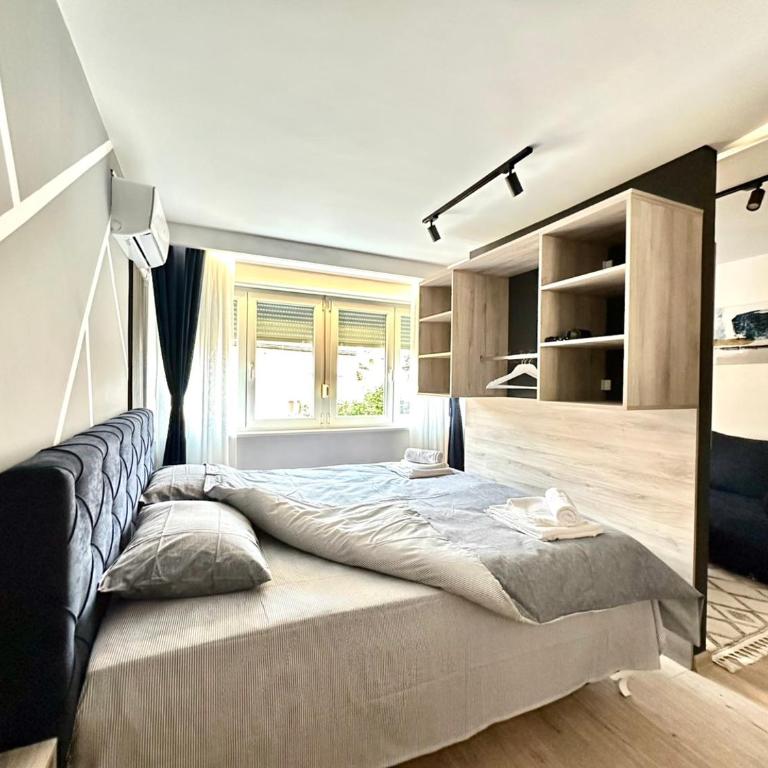 Lux Apartments NK - Old Town - Studio Apartment with King Bed - 3