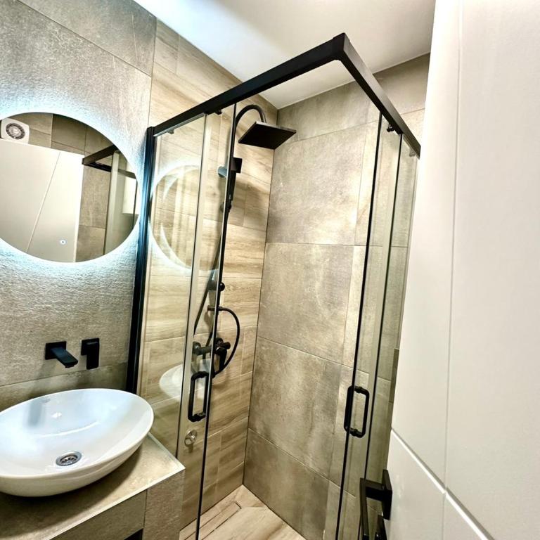 Lux Apartments NK - Old Town - Studio Apartment with King Bed - 19