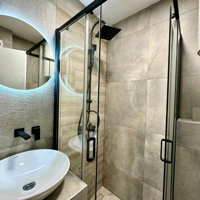 Lux Apartments NK - Old Town - Studio Apartment with King Bed - 18
